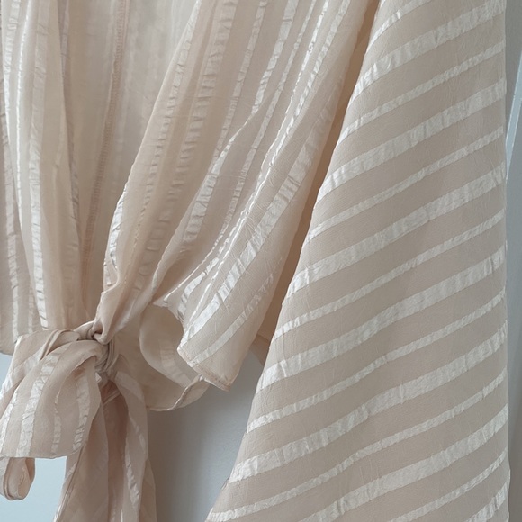 long sleeve crop top with tie in front from vici never worn w matching pants - Picture 4 of 6